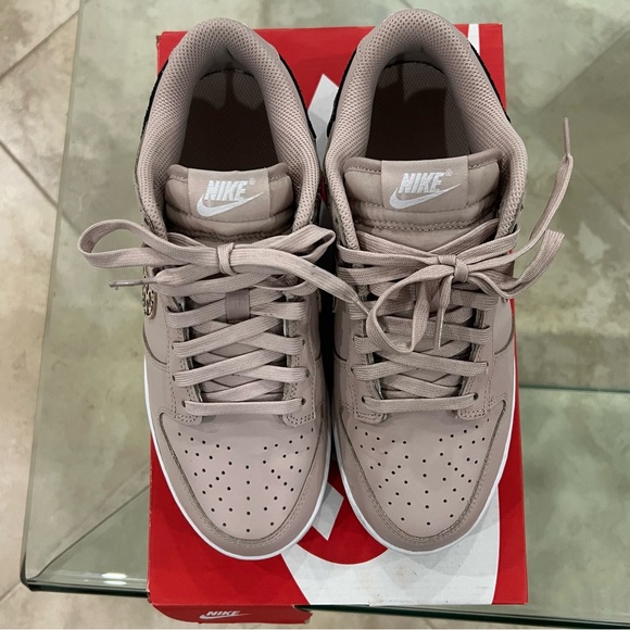 Nike Dunk Low SE in Fossil Stone and leopard print sneakers 8.5 - Picture 3 of 16